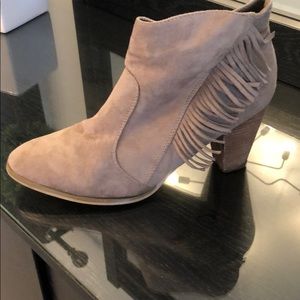 Adorable fashionable booties🔮💙🌈🔥